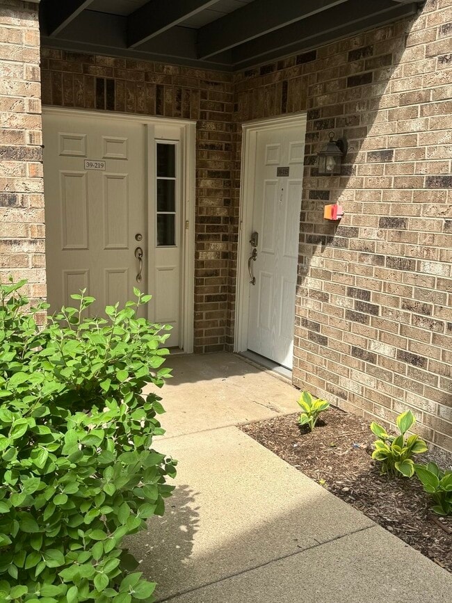 Photo - 39 Foxcroft Rd Townhome