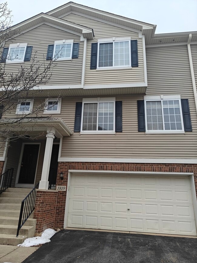 Building Photo - 1819 Indian Hill Ln