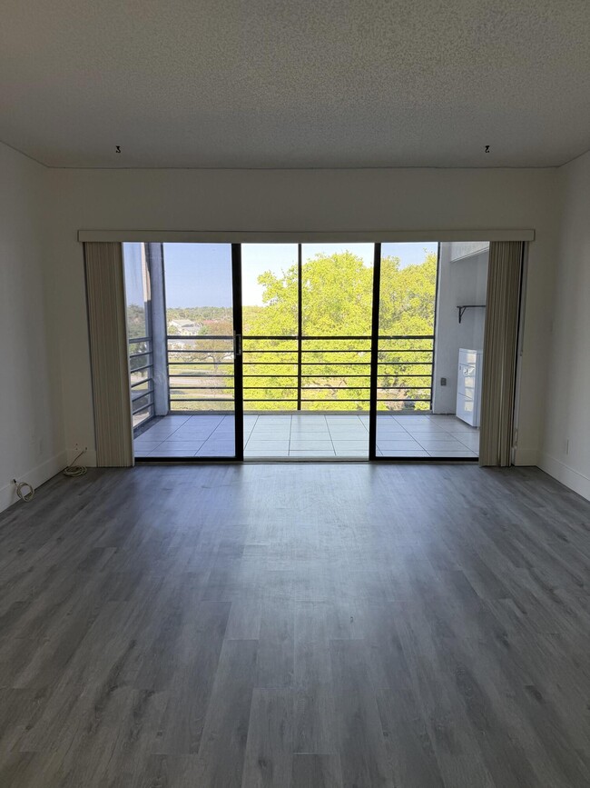 Photo - 9235 SW 8th St Unidad 512