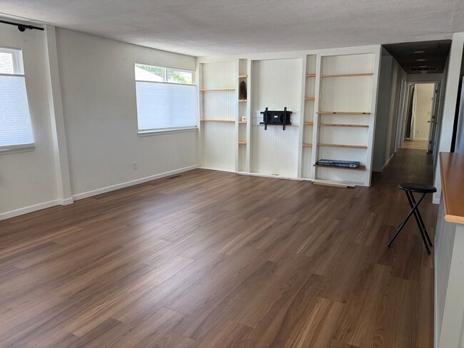 Photo - 210 Rawhide Way