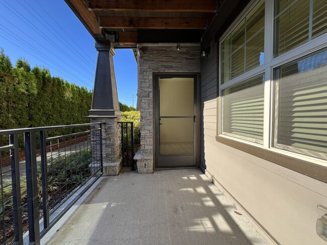 Building Photo - Awesome 2 Bed 1 Bath, Ground Floor, includes 1 - Parking spot, Washer and Dryer and Community Poo...