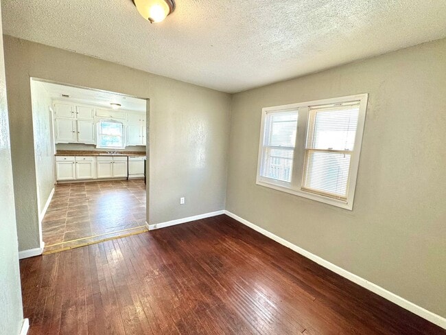 Photo - 2421 22nd St Unit Front-BL