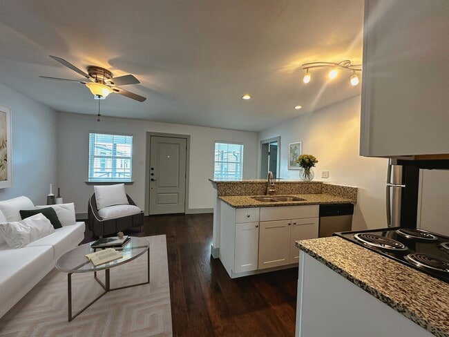 Photo - 4633 Fairmount St