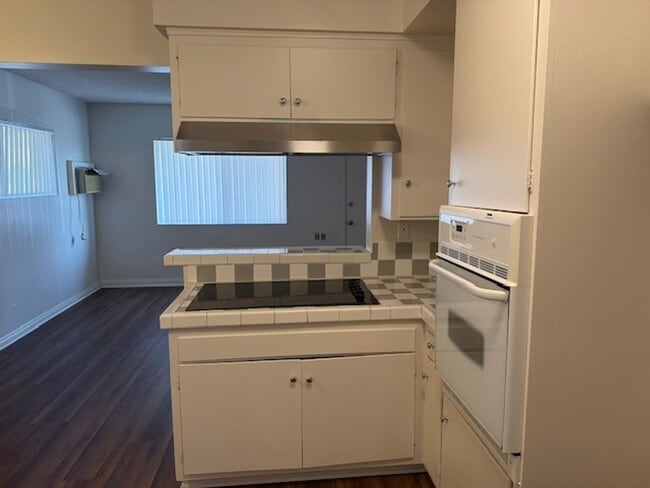 Photo - 251 E 49th St Unit 251B