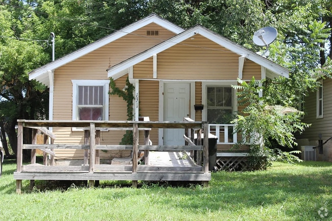 Building Photo - 1371 E Blaine St Rental