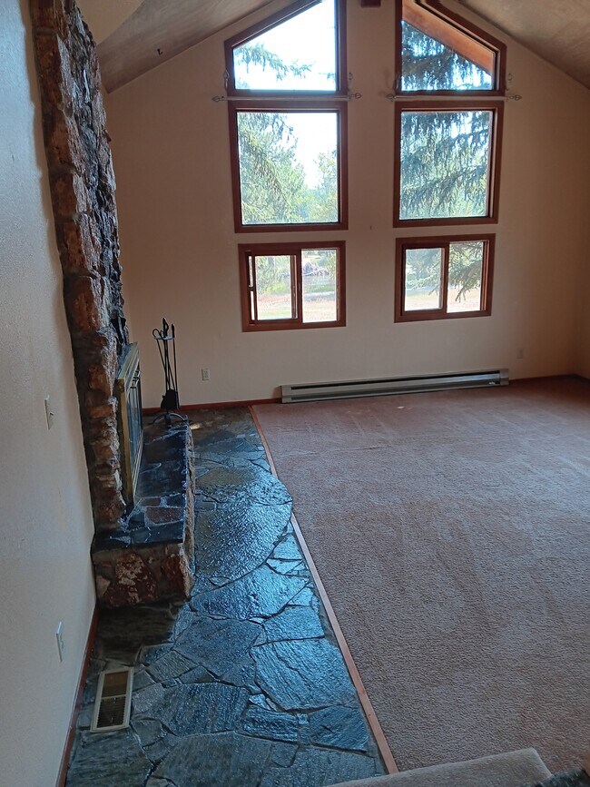 Living room with river view and fireplace - 3943 Stevensville River Rd Unit B