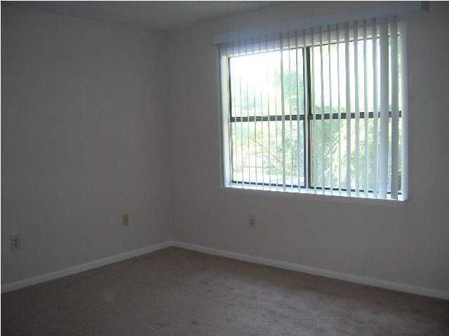 Photo - 208 Third St SE