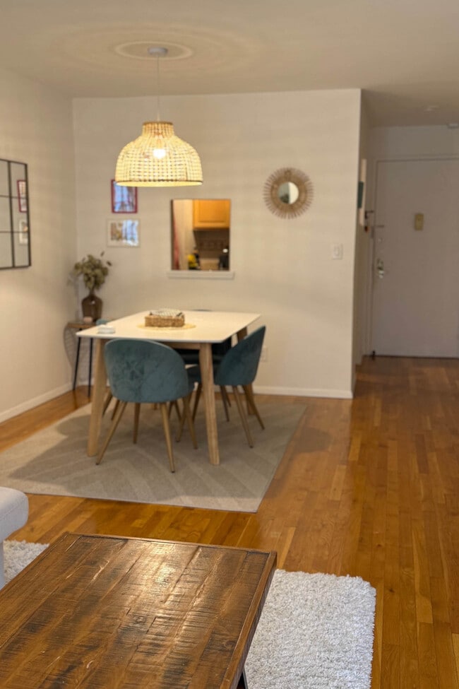 Photo - 414 W 54th St