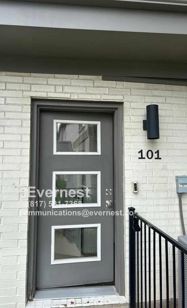 Building Photo - 2528 N Fitzhugh Ave Rental