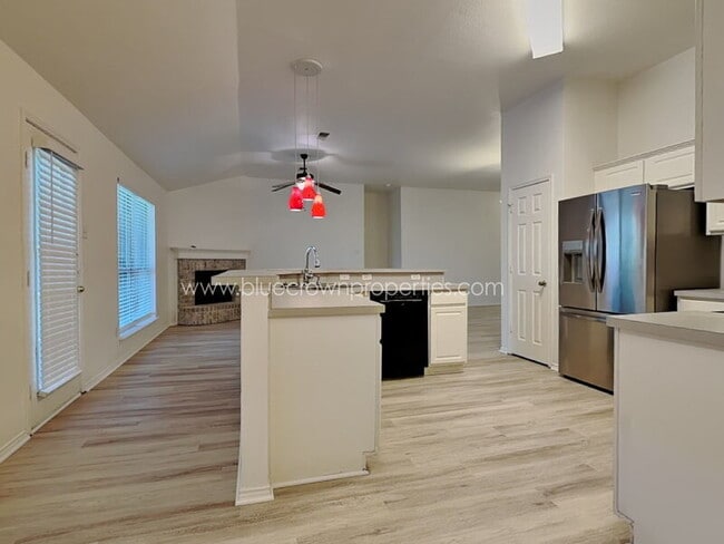 Photo - 615 Douglas Dr