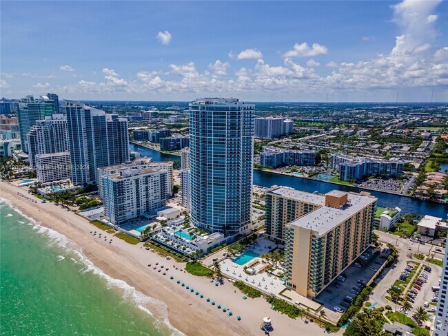 Building Photo - 2501 S Ocean Dr Unit PH28 (Available APRIL) Rental