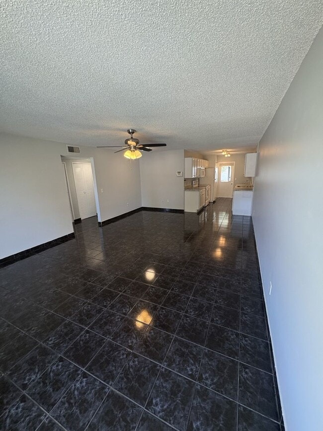 Photo - 539 E Rosewood Ln