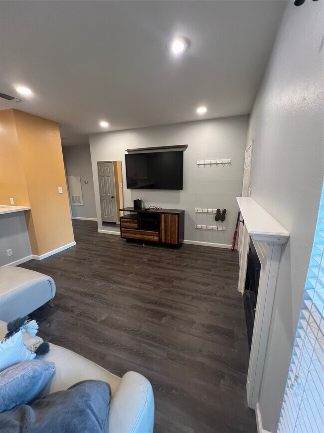 Photo - 2414 Longview St Unit 202