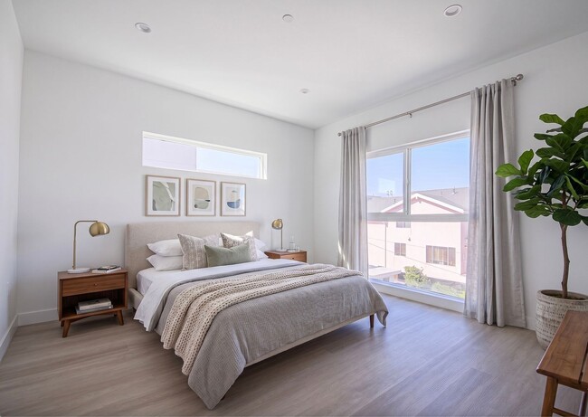 Photo - Luxury 2026 Townhomes with Massive Bedrooms + Decks with Views Unidad #5265-1