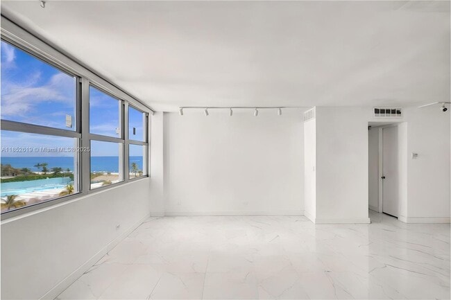 Building Photo - 5055 Collins Ave Unit 5A Rental