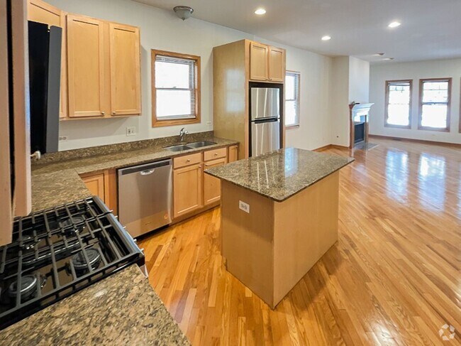 Building Photo - 1319 W Belmont Ave Unit 1 Rental