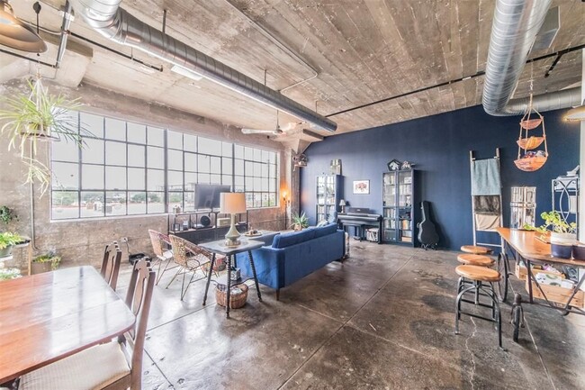 Building Photo - 120 St Louis Ave Unit 83224 Rental