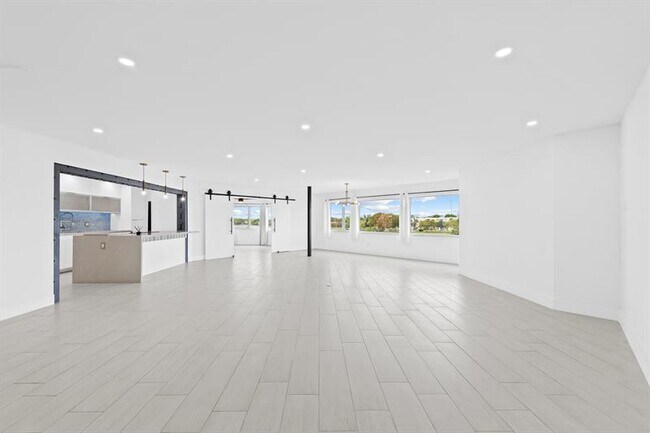 Photo - 877 NE 195th St Unidad 422