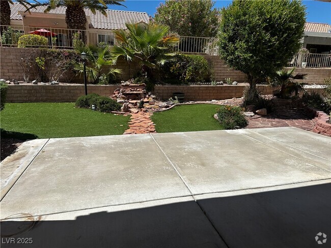 Building Photo - 2521 Highvale Dr Rental