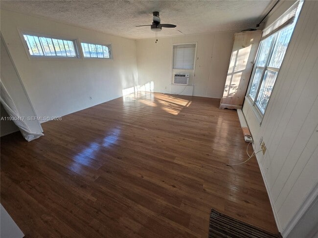 Photo - 811 NE 14th Ct