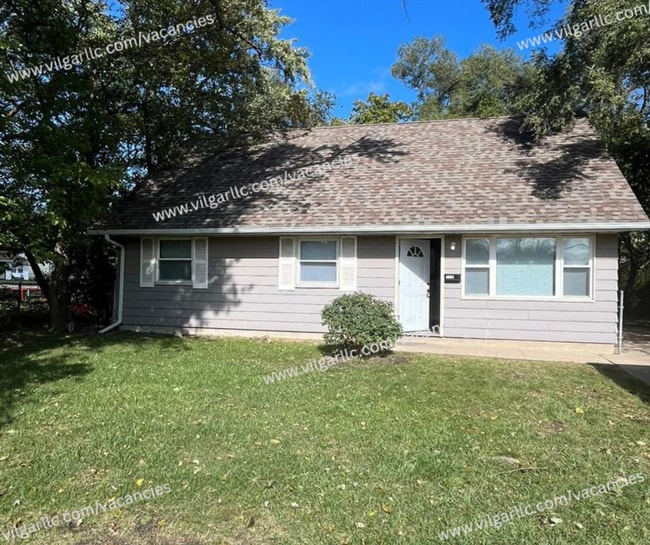 Building Photo - 3 spacious bedrooms, 1 updated bathroom ho...