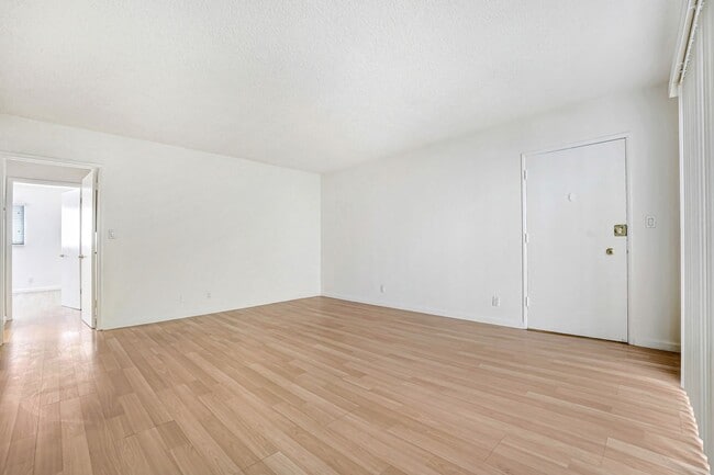 Photo - 937 6th St Unidad 2