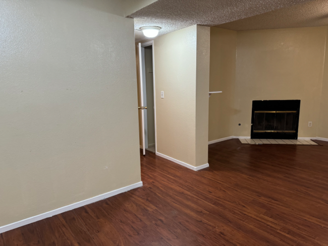 Building Photo - 8327 Vineyard Ave Rental