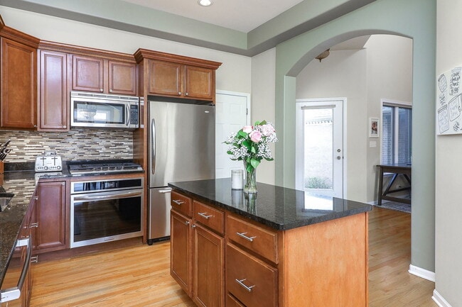 Photo - 961 W Spencer Ct