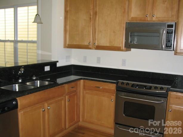 Photo - 527 Dubois Court