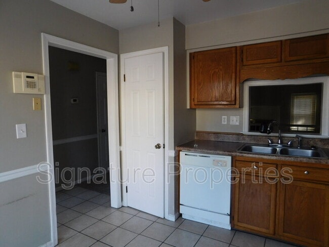 Photo - 5557 Old Guard Crescent