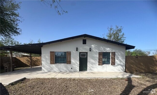 Building Photo - 1307 Rojas St Rental