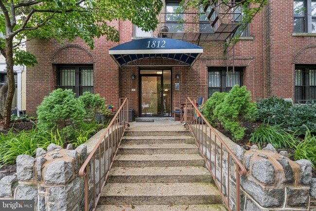 Building Photo - 1812 Vernon St NW Unit 34