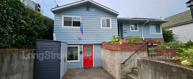 Building Photo - 1817 SE Umatilla St Rental