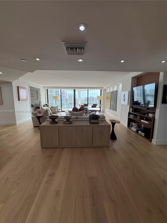 Photo - 19500 Turnberry Way Unit 18D