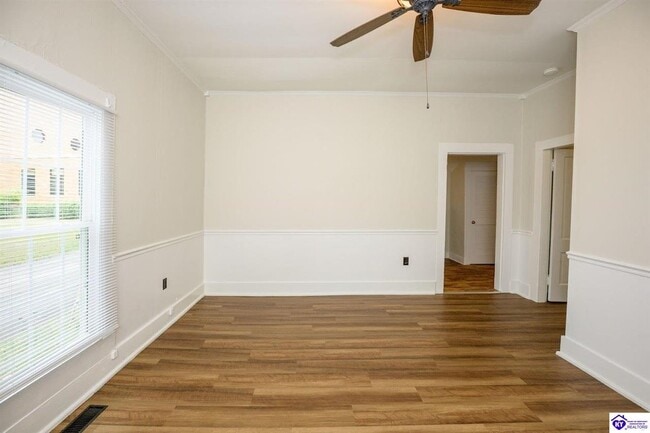 Photo - 203 W Warfield St