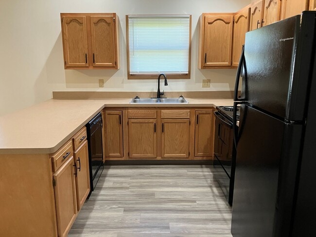 Photo - Modern & Spacious 2-Bedroom Ranch Condo – ... Unidad 1370-D Wayne St