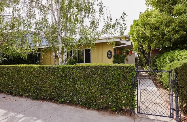 Photo - 5017 Cahuenga Blvd