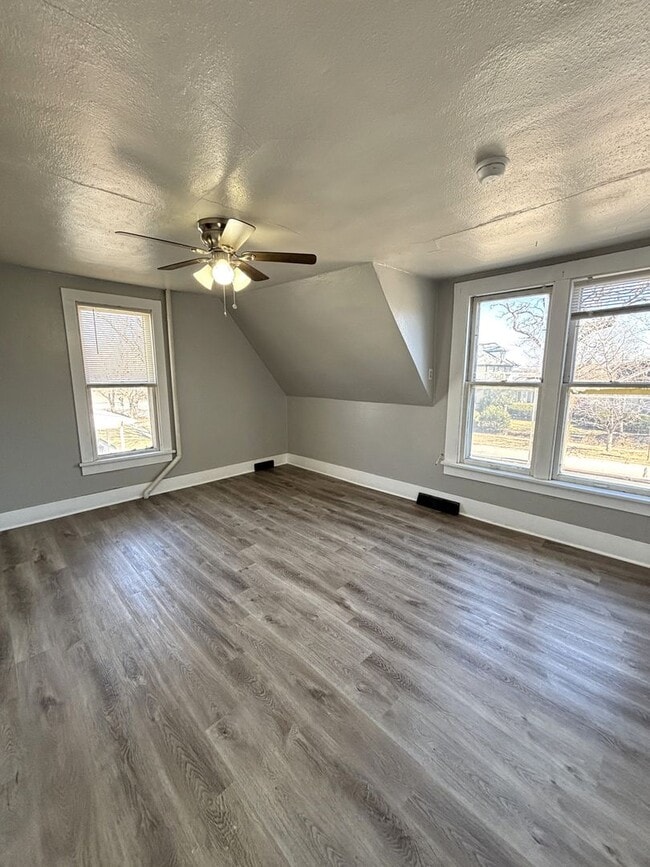 Photo - 2 Bedroom, 1 Bathroom apartment in great CF location!