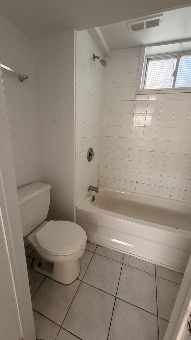 Photo - 2478 Chasseur Av Unit Chausseur