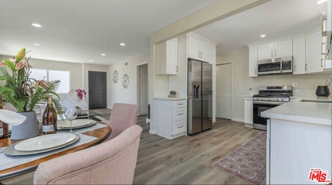 Building Photo - 817 N Kingsley Dr Unit 1