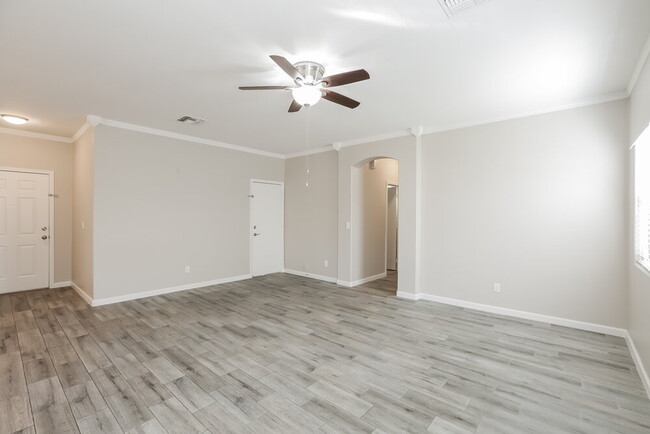 Photo - 261 N Valle Verde