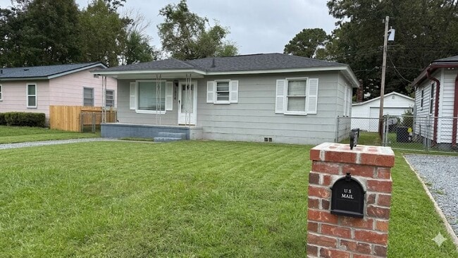 Photo - 1514 Heron St