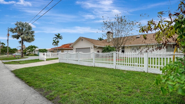 Photo - 1412 NE 53rd Ct