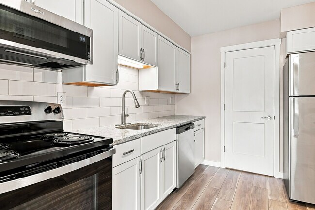 Newly Renovated - The Eyrie - Fire Unit