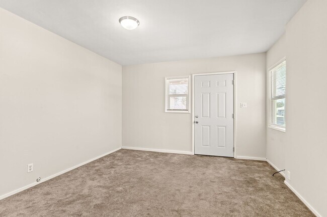 170 Belleview Dr Unit 170 (Rear Upper)