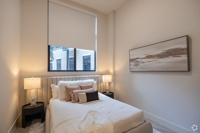 2BR, 2BA - 993SF - Primary Bedroom