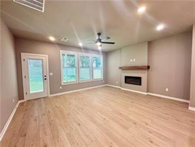 Photo - Nice New Construction Home in E Springdale