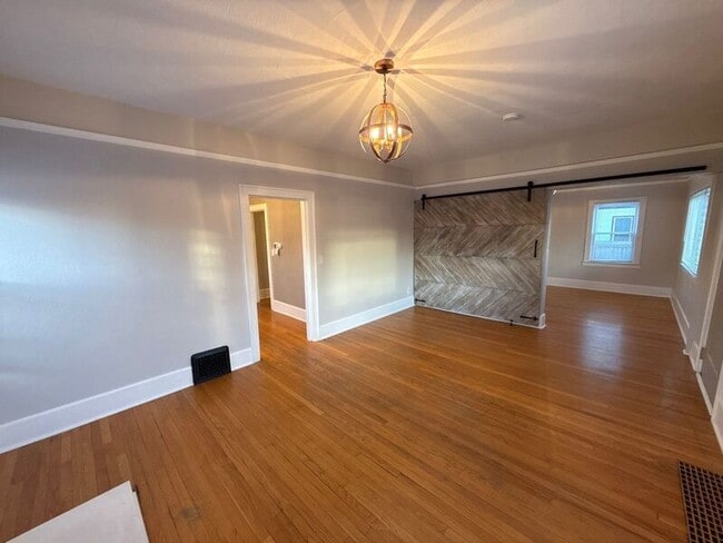 Photo - 1615 D St NE Unidad #A (Main Hse)