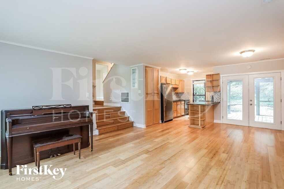104 Solway Ct