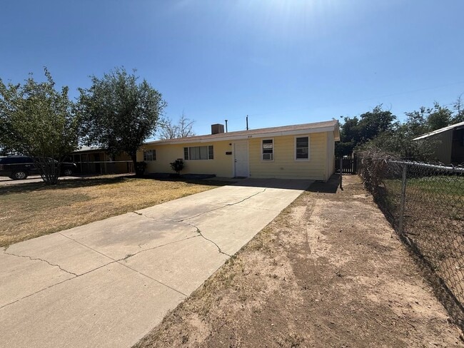 Photo - 809 Spruce Ave